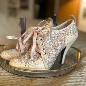 Cream Lace Victorian Style Women's Heels